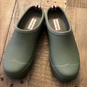 HUNTER Women's Olive Green Slip-On Play Clogs Lichen GREEN 6